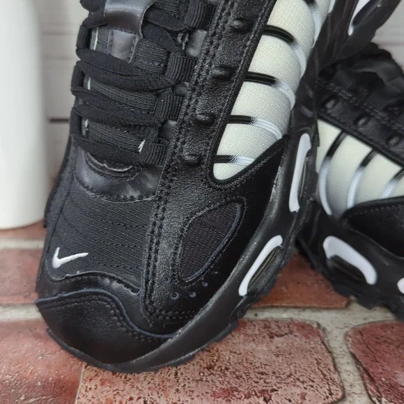 Nike Air Max Tailwind IV 4 GS Black Gradient Size 6 Youth Running Shoe Sneakers
